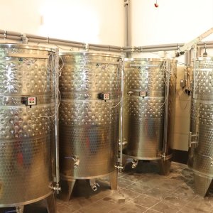 Winnica Morena, dostawa zbiorników fermentacyjnych oraz wykonanie instalacji ich chłodzenia, Lipiec 2021