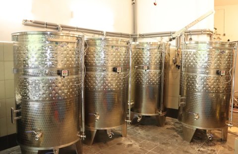Dostawa zbiorników fermentacyjnych oraz wykonanie instalacji ich chłodzenia, Winnica Morena, Lipiec 2021