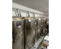 Winnica Rodzinna Maciej Mickiewicz, dostawa zbiorników fermentacyjnych, sierpień 2022